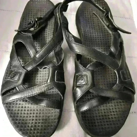 Merrell Black strappy sandals. Size 7. - Picture 1 of 12